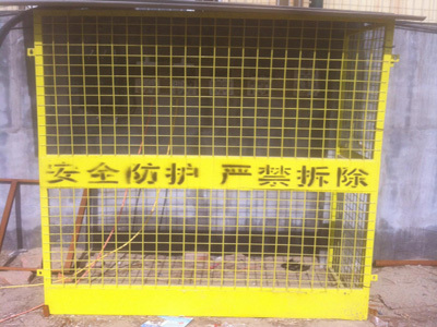 電梯井口防護(hù)網(wǎng) 保障施工現(xiàn)場(chǎng)安全的關(guān)鍵設(shè)備