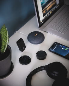 技術驅動下的現(xiàn)代工作空間 計算機軟硬件與家具的融合